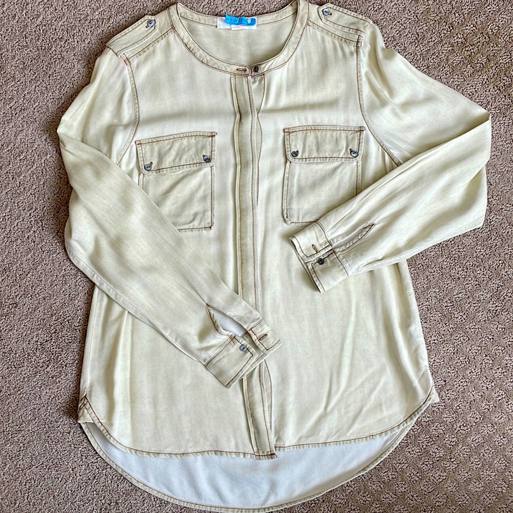Vince Camuto Rayon button down blouse - Size: M